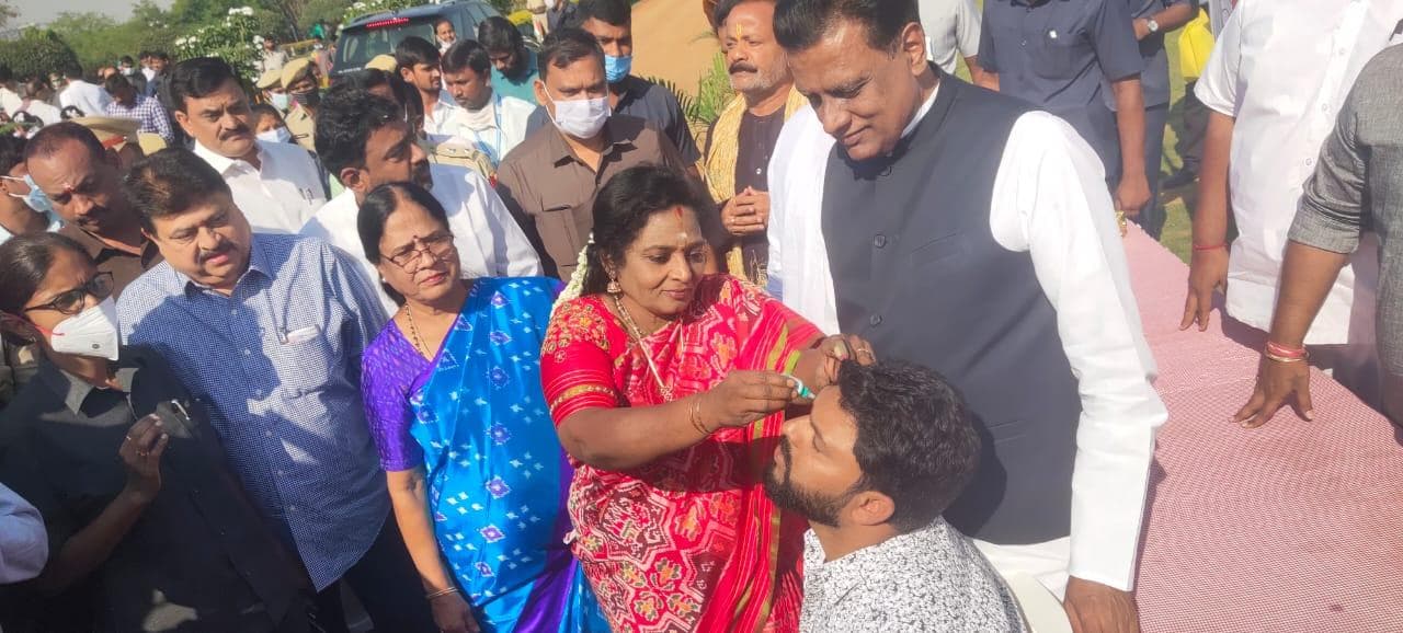 మీడియా గ్యాలరీ 9